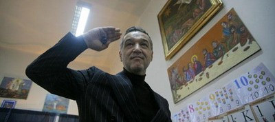 Gigi vs 100 de stelisti: Le dau interzis pe viata in Ghencea!