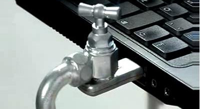 Primul USB din care curge vin: Steaua comanda 24 la vara :)))