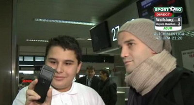 Super VIDEO Chivu&nbsp;s-a intors in Italia: vezi cum s-a intalnit cu Lucescu la aeroport!