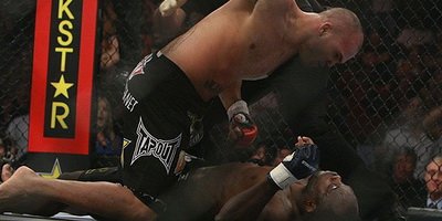 VIDEO:&nbsp;Starul K1, Melvin Manhoef - facut praf in Strikeforce!&nbsp;Vezi un super KO!