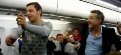 VIDEO&nbsp;Becali, criza de ras in&nbsp;avion! Vezi cum il parodiaza un pasager!