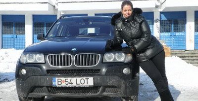 Sambata, ora 12.00, la ProMotor: Lorena Trica, intre Dacie si BMW X3!