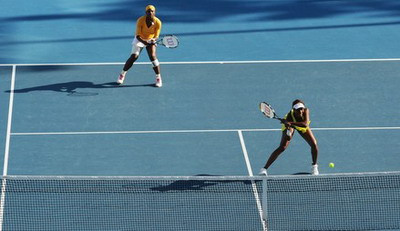 Venus si Serena, in finala Australian Open la dublu!
