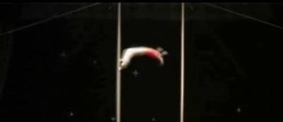 VIDEO INCREDIBIL! Un asiatic reuseste cele mai tari acrobatii pe care le-ai vazut vreodata