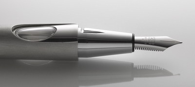 FOTO: Ferrari scoate stilouri Bugatti!