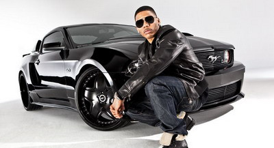 Hip-Hop-erul Nelly conduce Mustang GT!