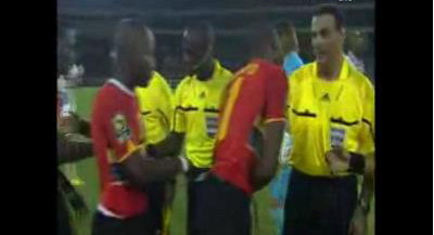 VIDEO / Se crede amuzant! Vezi cum a incercat Gilberto sa pupe un arbitru: