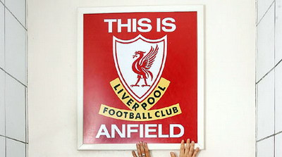 De necrezut in Romania! Directorul lui Liverpool a demisionat dupa ce a facut un fan IDIOT!