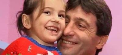 Fetita infiata de Rotariu a suferit 24 de interventii chirurgicale si inca nu isi poate folosi mainile si un picior!