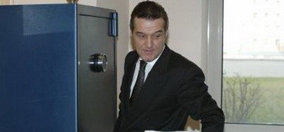 E groasa la Steaua! Argaseala: Trebuie sa renuntam la salariile mari daca vrem performanta!