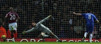VIDEO! Arbitrul a disperat-o pe Chelsea! Lampard, pus sa bata de 3 ORI un penalty cu West Ham