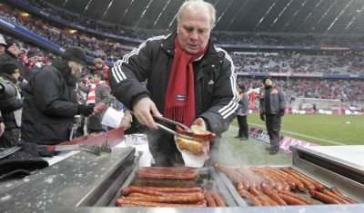 TARE! Managerul lui Bayern a prajit carnati pe teren inainte de meciul cu Hertha lui Max Nicu! FOTO!