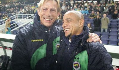 Fenerbahce a anuntat oficial despartirea de Roberto Carlos!