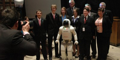 ASIMO la Curtea Reginei