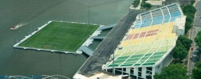 GENIAL! Vezi primul stadion construit pe APA! SUPER FOTO!