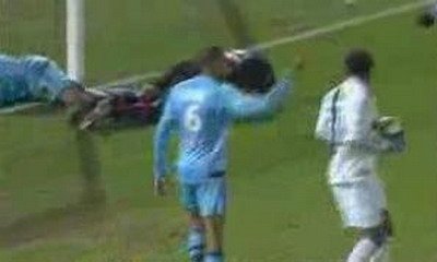 VIDEO Mai tare decat capul lui Zidane! Vezi o lovitura aplicata in fata lui Heinze!