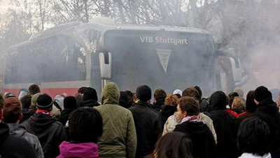 HAOS&nbsp;la Stuttgart inainte de Urziceni! Fanii i-au amenintat cu MOARTEA pe jucatori! Babbel a fost demis