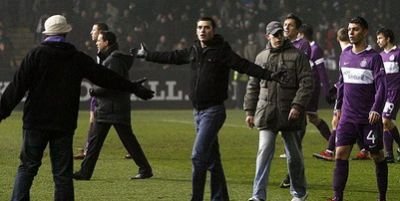 FOTO&nbsp;Ultrasii austrieci au invadat terenul la Austria Viena - Bilbao!