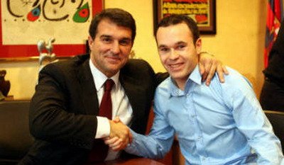 Iniesta si-a prelungit contractul cu Barca pana in 2015! Vezi ce SUPER clauza are: