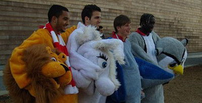 VIDEO Arsenal a dat in mintea copiilor: Fabregas este un iepuras pufos!