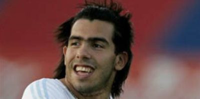 Ironizat de presa britanica, Tevez invata engleza de la un serial TV