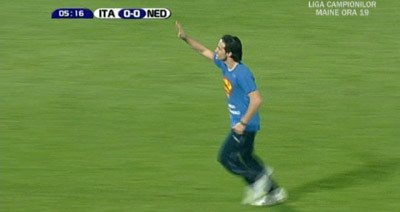 VIDEO&nbsp;Superman a&nbsp;patruns pe teren si l-a cerut pe Cassano in echipa Italiei!