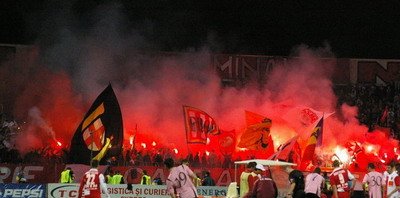 Dinamo a scapat de suspendare pentru ca fanii au avut aprobare pentru spectacol pirotehnic!