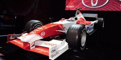 Formula 1 fara Honda, BMW, Bridgestone, Toyota!