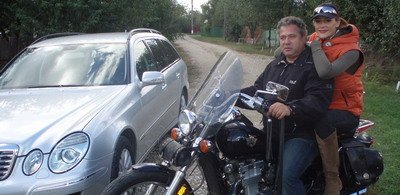 Cum sa pui gaini in luxosul Mercedes E220 al lui Adrian Iovan!