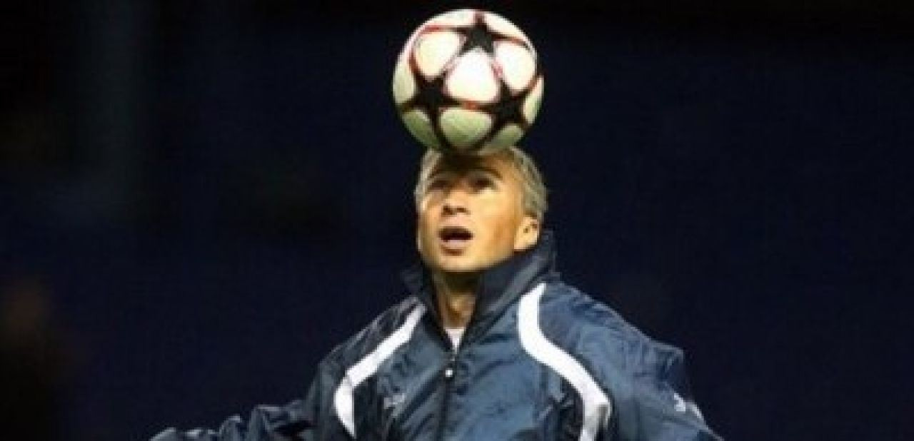 FOTO: Ce jonglerii a facut Dan Petrescu pe stadionul lui Rangers!_1