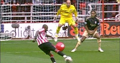 Cum se razbuna Liverpool pe balonul care i-a facut sa piarda! L-au scos de la vanzare! :)_1
