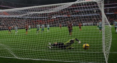 VIDEO&nbsp;Fernandinho si Adriano au facut show pentru Lucescu in Sahtior 5-1 Karpaty!