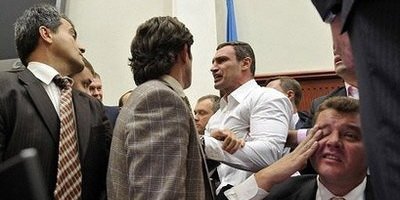 VIDEO: Scandal in Ucraina - Klitschko da cu pumnul si in politica!