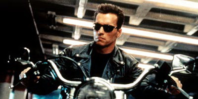 Vine Arnold Schwarzenegger la RAW?