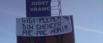 VIDEO: Stema judetului Vrancea acoperita cu Gigi, pleaca din Ghencea! Pac, pac, mori!