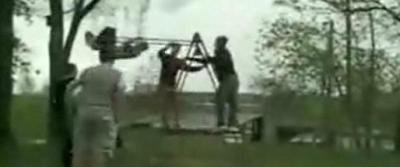 VIDEO din leaganul groazei! A vrut sa faca sport extrem, a zburat ca din tun din leagan