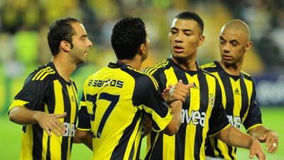 Steaua se bate cu Roberto Carlos si Daniel Guiza in Europa League! Vezi lotul lui Fener: