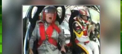 VIDEO / O bunicuta era sa faca INFARCT la un raliu!