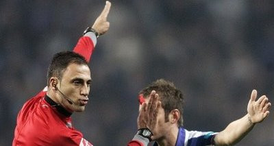 Portughezul Olegario Benqueren&ccedil;a arbitreaza meciul FC Timisoara - VfB Stuttgart