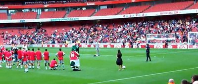 Pe urmele lui Ronaldinho! VEZI cum se antreneaza jucatorii lui Arsenal