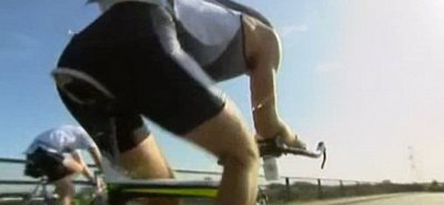 Pilot de triatlon!&nbsp;VEZI&nbsp;cum a terminat Button 1,5 km inot, 40 km bicileta si 10 km alergare!