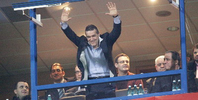 Nu-i merge pacea cu fanii? Ce spun suporterii dupa ce s-au vazut cu Becali