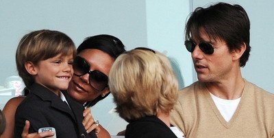 FOTO +&nbsp;VIDEO: David Beckham, alungat de fani sub ochii sotiei si&nbsp;ai&nbsp;lui Tom Cruise!