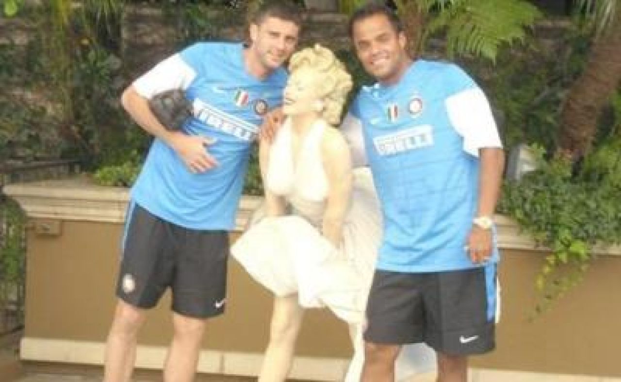 FOTO: Chivu si jucatorii lui Inter, langa cea mai frumoasa femeie din istorie!_1