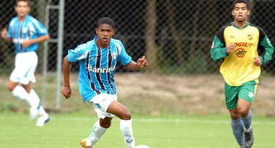 Mai exista un Ronaldo!&nbsp;United l-a luat pe pustiul minune Douglas Costa!
