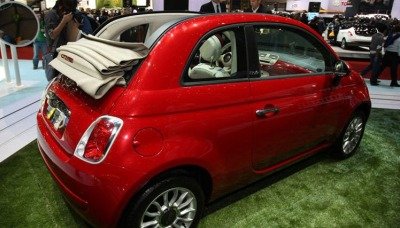 Cea mai noua fita pentru sotiile fotbalistilor: Fiat 500C!