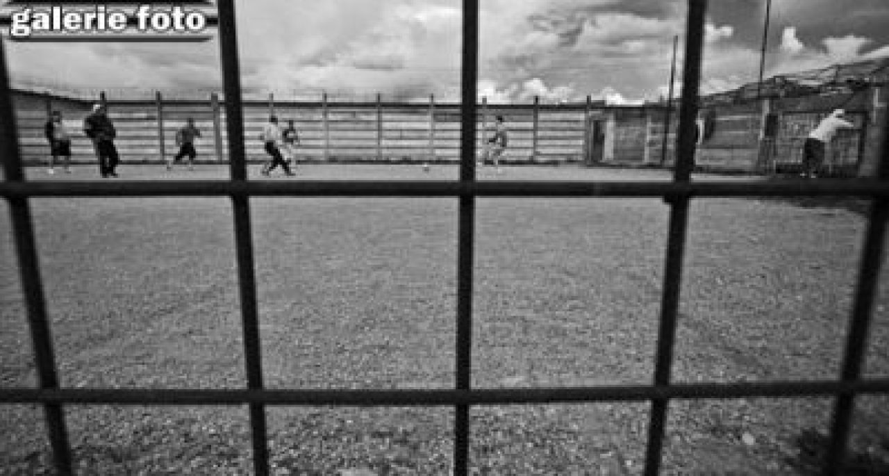 Penescu, in penitenciarul Colibasi! Vezi ce fotbal se joaca acolo :)_1