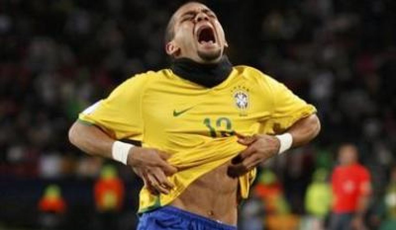 Dani Alves duce Brazilia in finala cu SUA: 1-0 cu Africa de Sud!_1