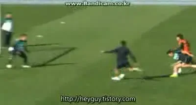 ATENTIE Messi si Kapetanos! Vezi ce foarfeca pregateste Park Ji-Sung pentru Argentina si Grecia! VIDEO