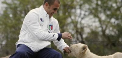 Italienii se antreneaza cu leii! Vezi superfoto cu Toni, De Rossi si Cannavaro in Africa!